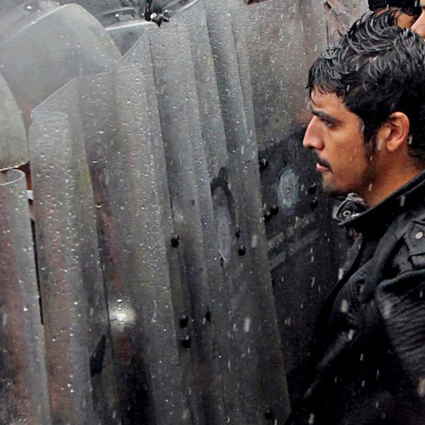 Manifestanti bloccati dalla polizia nazionale davanti al concilio elettorale nazionale a San Cristobal in Venezuela, il 7 settembre 2016.