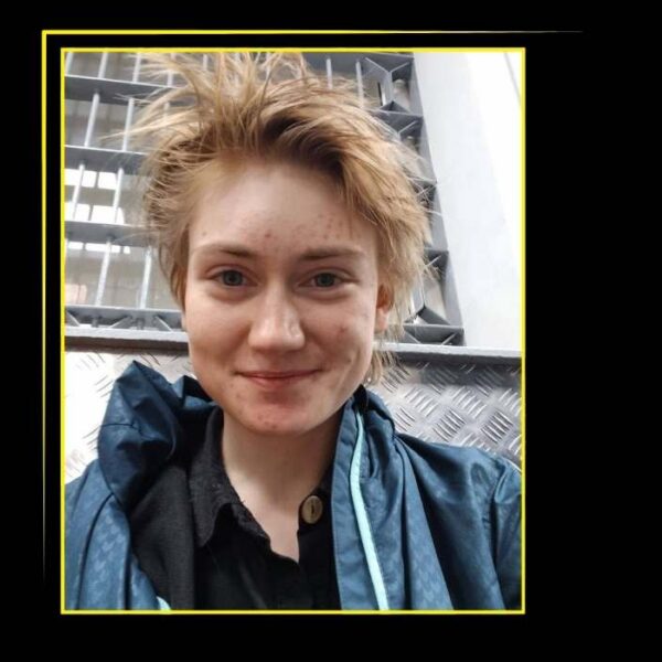 Un selfie di Daria Kozyreva, attivista russa contro la guerra.