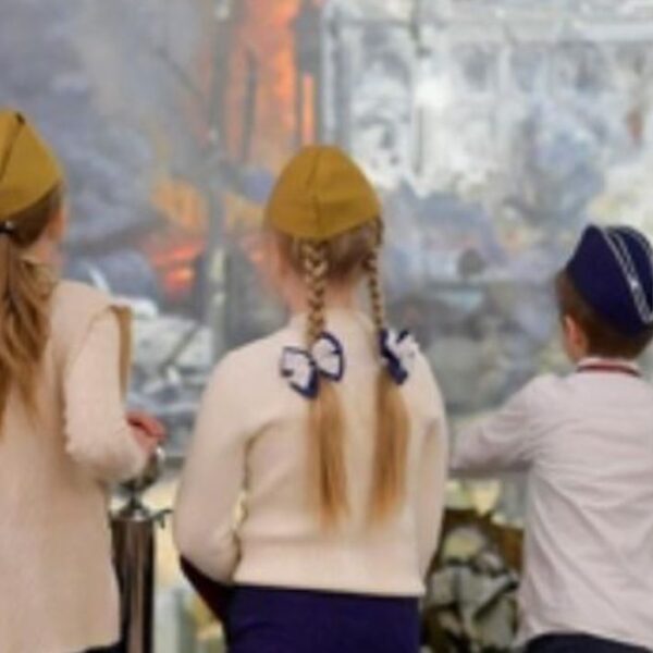 bambini visitano un museo a Mosca, Russia
